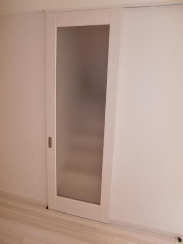 Living. But it is living in stairs, Separated by a sliding door, Warm air ・ It does not have that cold air from entering. 