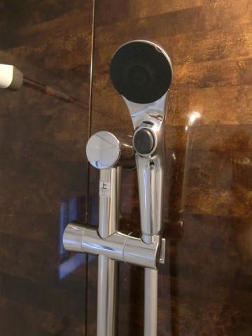 Bathroom. Shower, Big nozzle with a slide hook and stop function. Handy, such as when you wash the child's head. 