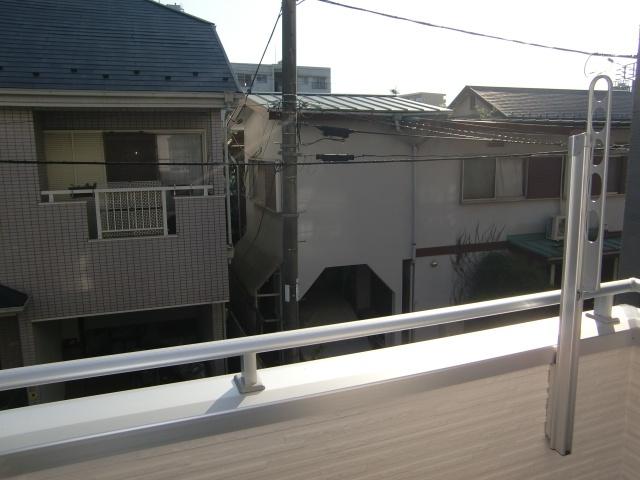View photos from the dwelling unit. Is the view from the veranda. For the south road, I There is a distance between the adjacent land. 