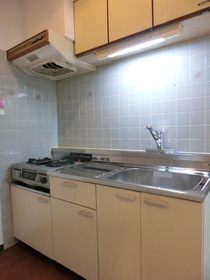 Kitchen. 2-neck with gas stove