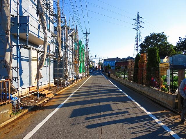 Local photos, including front road. Local shooting