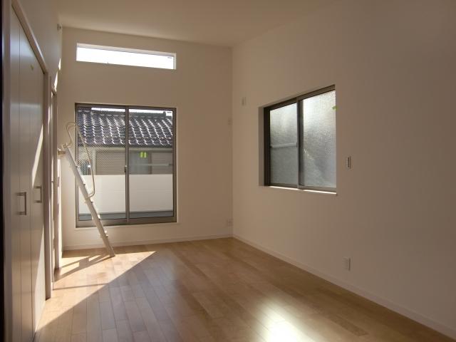 Non-living room. West Western-style. There is a feeling of opening with a gradient heavens. It attaches also loft.