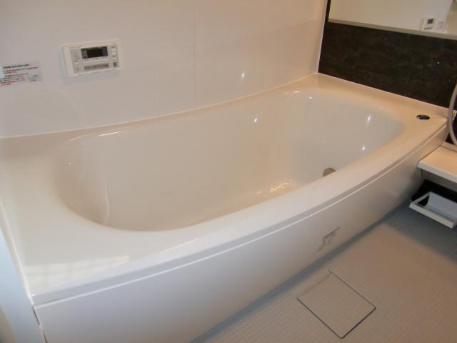 Bathroom. Thermos tub excellent extra insulation, Also depth there is a bathtub. I think that the remote control is also come in handy for the side.