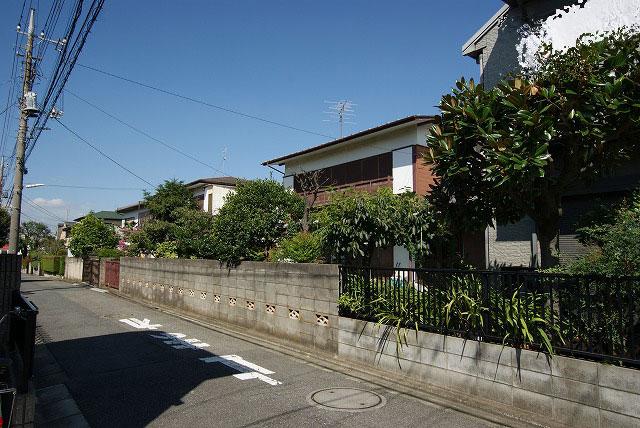 Local photos, including front road. Local (09 May 2013) Shooting