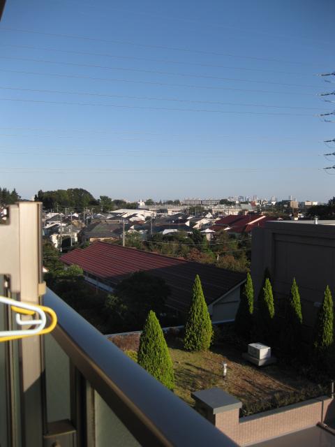 View photos from the dwelling unit. View from the site (October 2013) Shooting