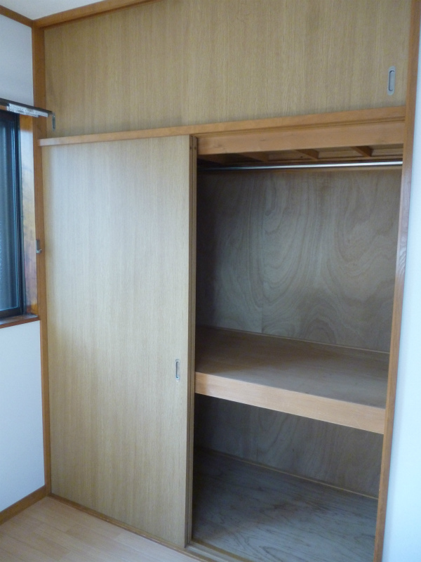 Receipt. ☆ There is also a upper closet