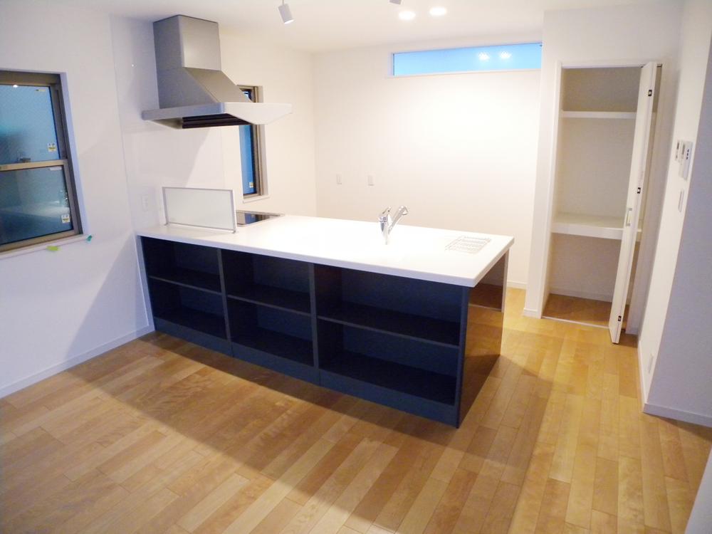 Kitchen. Kitchen space is also housed rich, easy-to-use is very good.