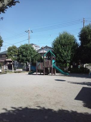 Local land photo. About until the green bridge park 200m (walk about 3 minutes)