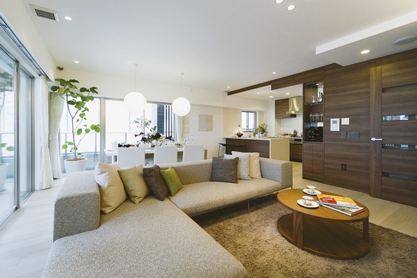 living ・ Dining ensure a relaxed certain breadth of about 19 tatami mats. Produce a clean space without the overhang of the pillars in the room