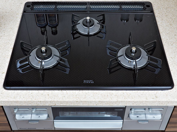 Kitchen.  [Glass top stove] Care is easy to design a beautiful glass top plate.