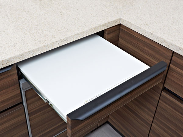 Kitchen.  [LIL counter] Immediately pulled out when needed, Convenient can take advantage of the Ready-To-Eat, etc..