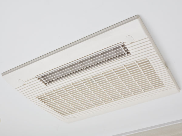 Bathing-wash room.  [Bathroom ventilation drying heater] Drying ・ heating ・ In addition to the cool breeze function, 24 hours low air flow ventilation function with the bathroom ventilation drying heater. It will also come in handy drying of laundry on a rainy day.