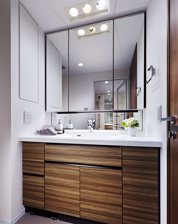 Bathing-wash room.  [Beautiful dresser] To reflect the opinions of our voice and professional hair make-up artist, Not only the space, Here we spend nor feeling your figure, To "clean", It is vanity.