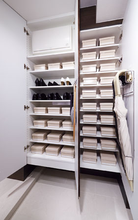 Receipt.  [Multi-entry cloak] By reviewing the design finds its dead space of the conventional footwear purse, Without the overall size is changed almost, It has greatly improved the amount of storage and usability. Not only shoes, "Plenty of what you need at the door, Neat, It can be stored in freely. ", Little is entrance housed the attentive.  ※ Except for the shoes in cloak type