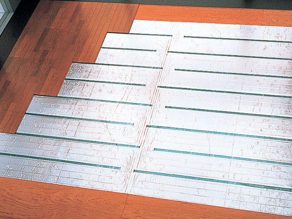 Other.  [Gas hot water floor heating] living ・ Adopt a gas hot-water floor heating in the dining. Without causing the wind to wind up the dust, It warms to clean from feet. (More than the published photograph of the same specifications)