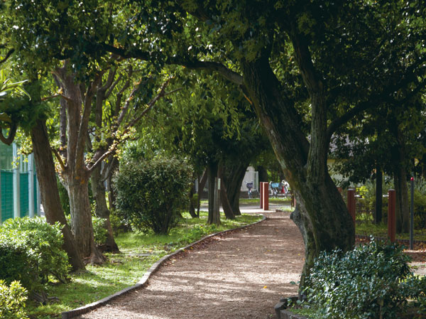 Surrounding environment. Gakuden park (2 minutes walk ・ 150m)