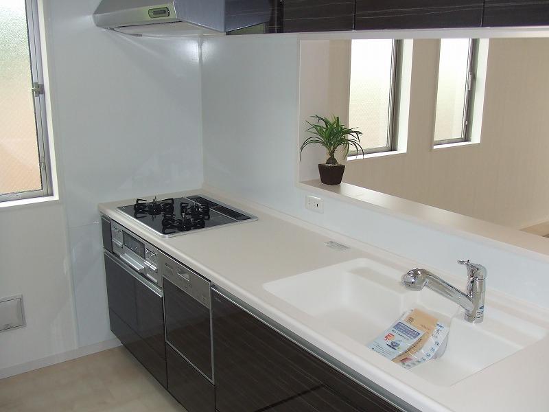 Same specifications photo (kitchen). Seller construction cases _ Kitchen