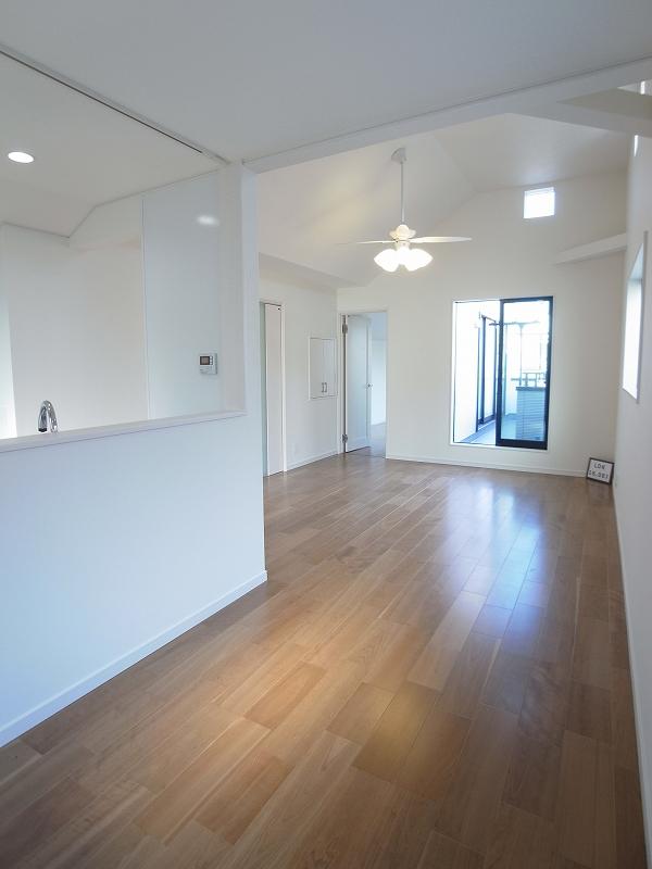 Same specifications photos (living). Seller construction cases _ living