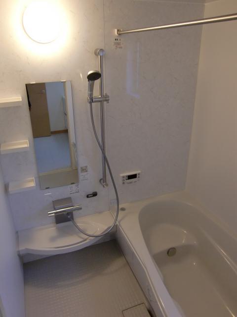 Same specifications photo (bathroom). Ahead is the bathroom of the completed property. This property is also, Bathroom Dryer ・ Slide hook ・ Senior specification such as Big nozzle.