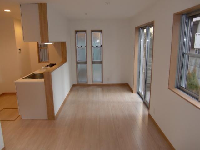 Same specifications photos (living). Ahead is the living room of the finished properties. Please refer to Our Property.