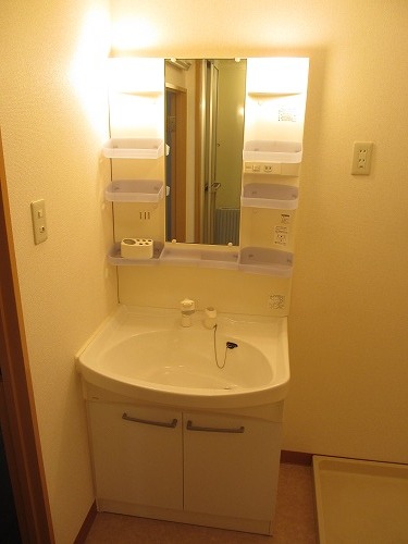 Washroom. Shampoo dresser ・ Dressing room