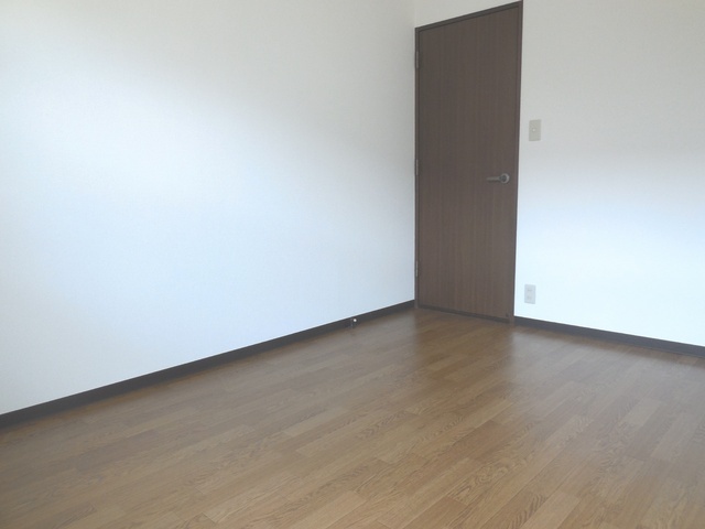 Living and room. Day is a good Western-style.