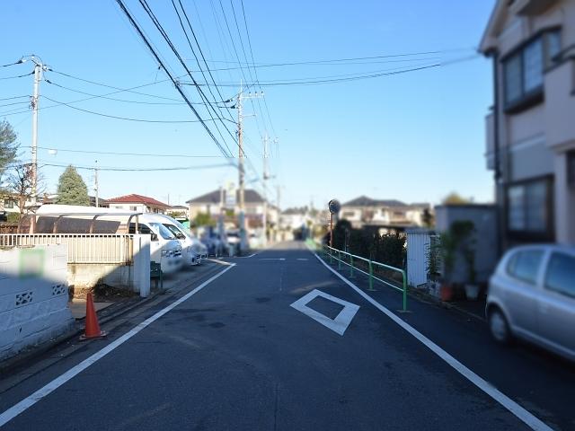 Local photos, including front road. Contact road situation