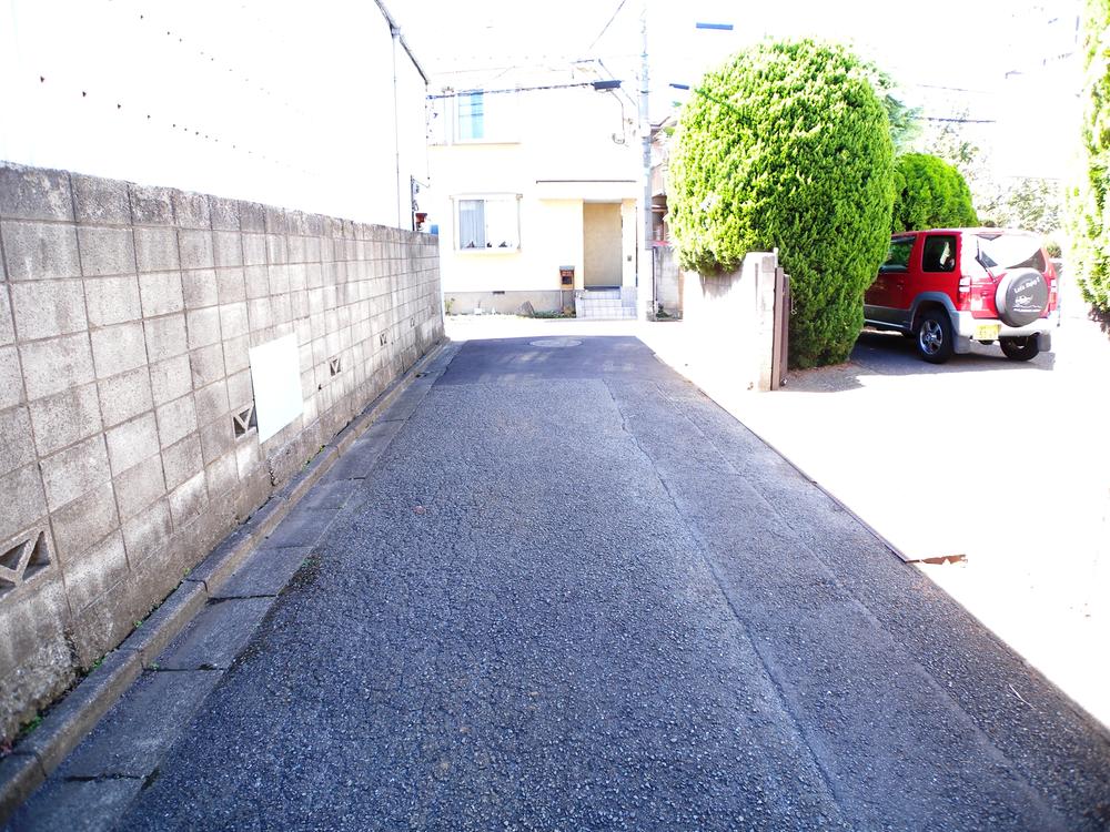 Local photos, including front road. Local (09 May 2013) Shooting