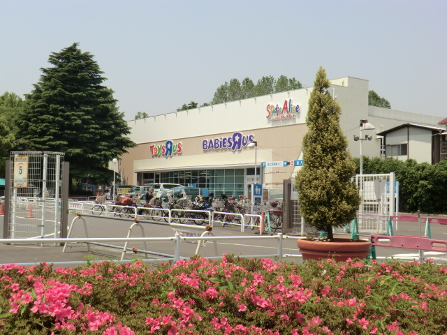 Shopping centre. 900m to shopping (shopping center)