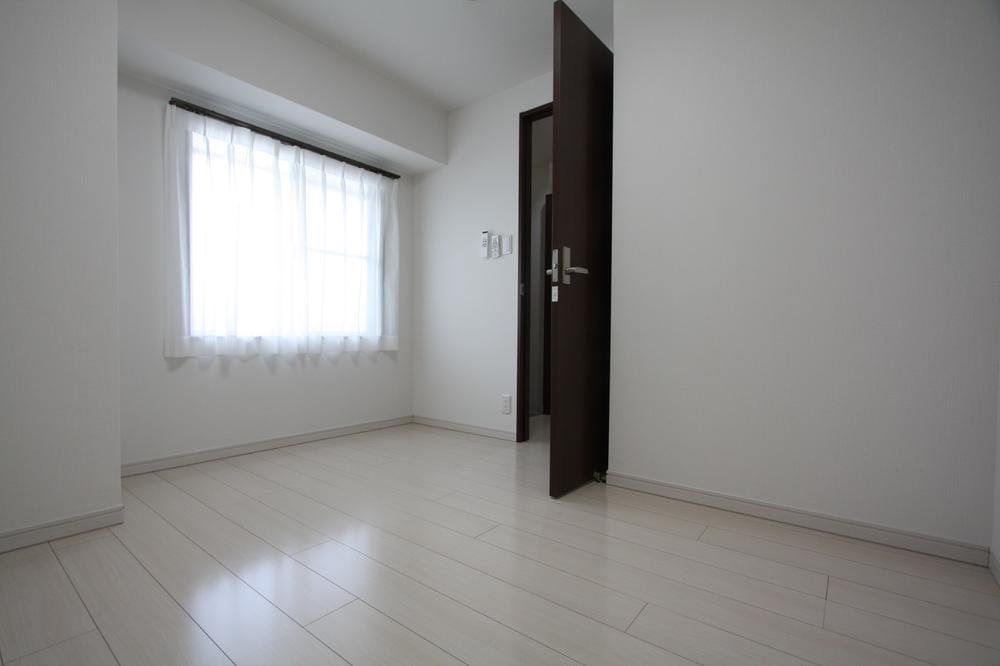 Non-living room. Indoor (11 May 2013) Shooting