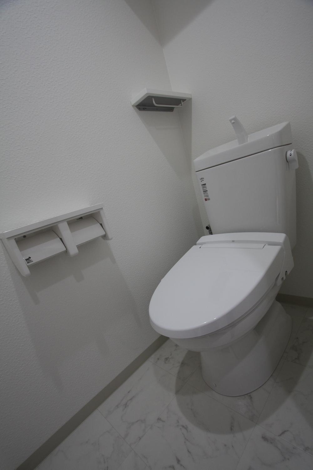 Toilet. Indoor (11 May 2013) Shooting