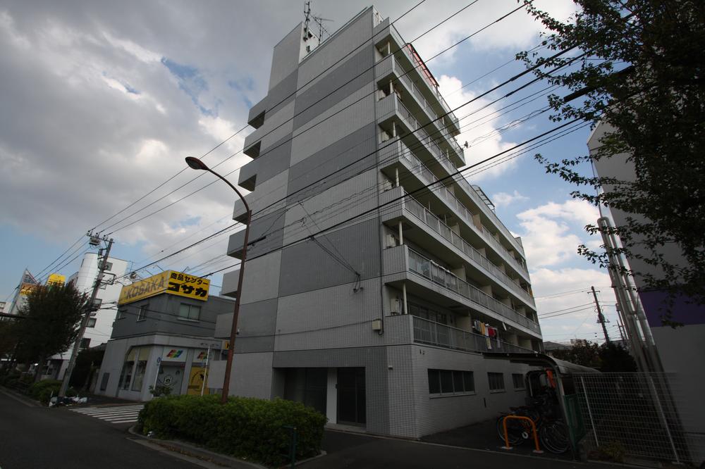 Local appearance photo. Indoor (11 May 2013) Shooting