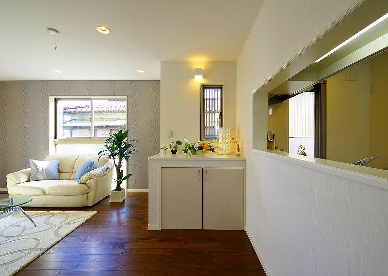 Kitchen. Face-to-face kitchen with dishwasher