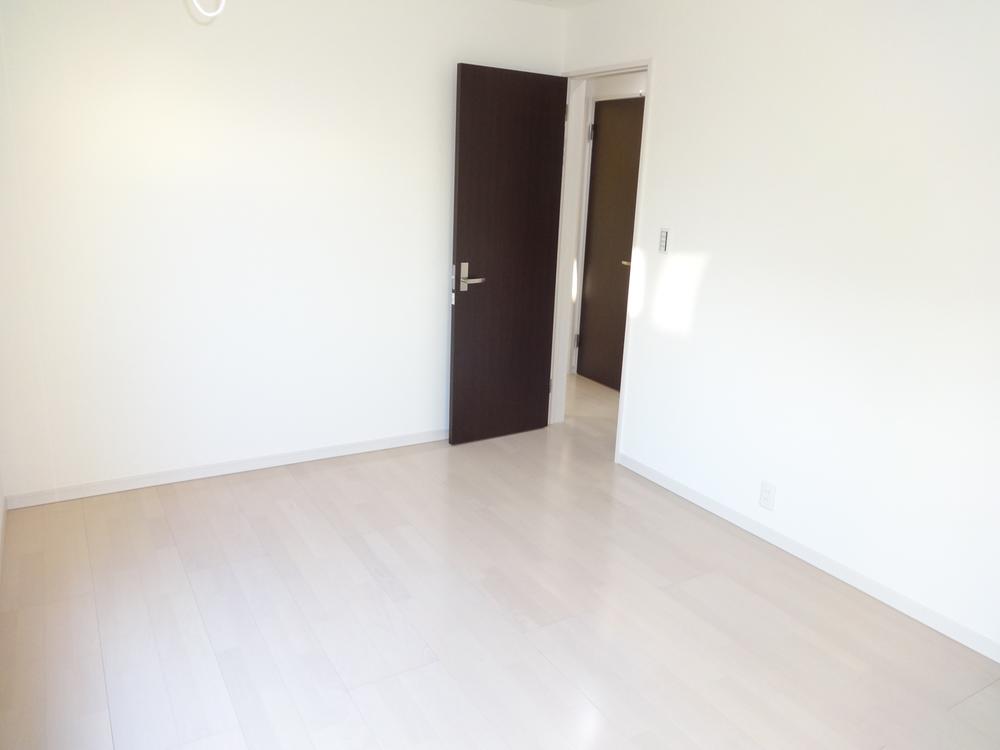 Non-living room. Indoor (12 May 2013) Shooting