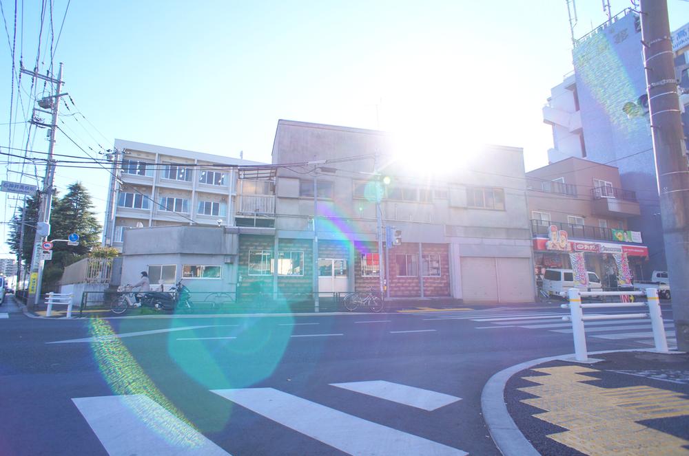 Local photos, including front road. Local (11 May 2013) Shooting