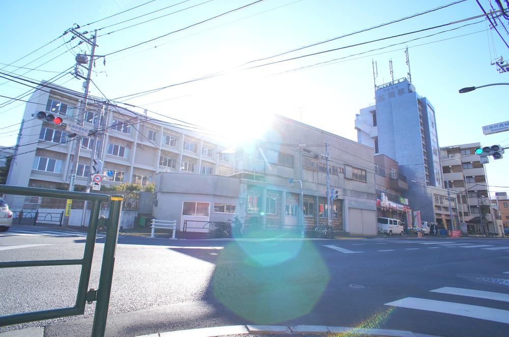 Local photos, including front road. Local (11 May 2013) Shooting