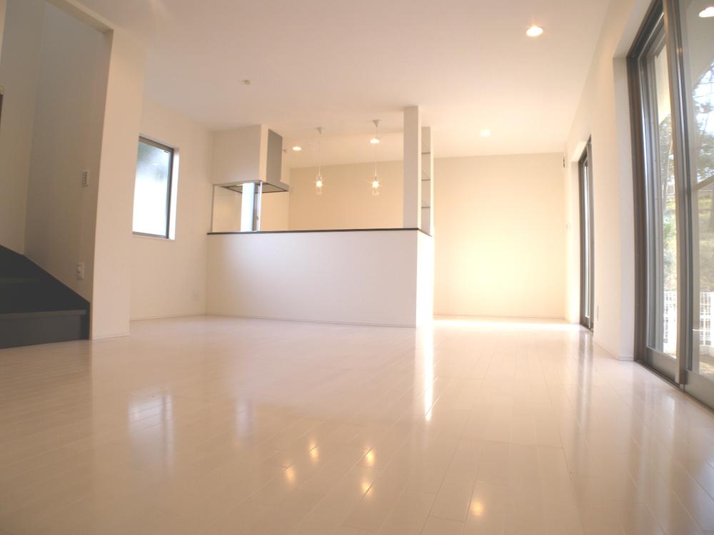 Same specifications photos (living)