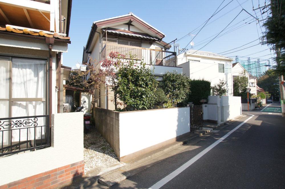 Local land photo. It is shaping areas of land area 39 square meters. Day is good. 