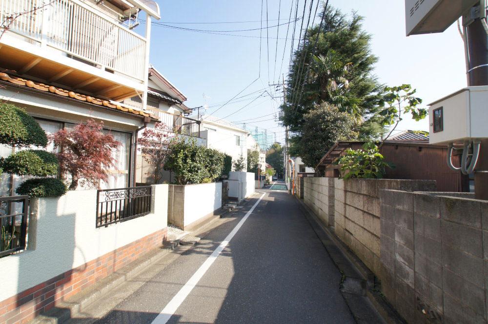 Local photos, including front road. Surrounding environment will be in a green quiet residential area. 