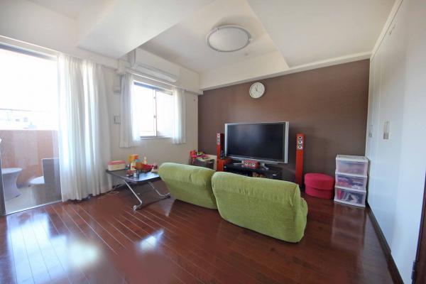 Living. You can use spacious be placed loose living sofa!