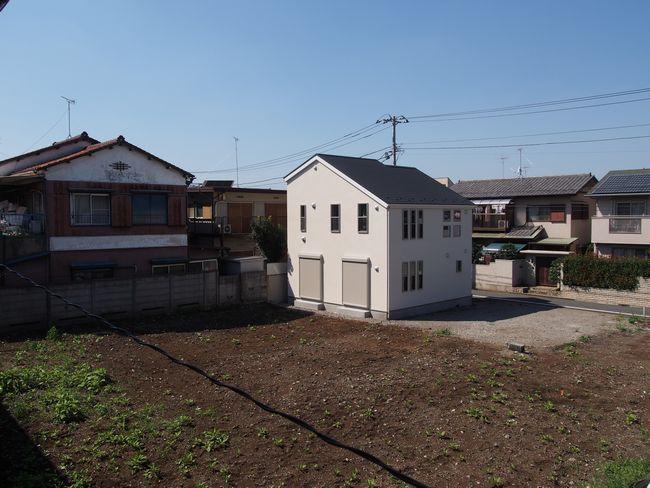 Local land photo. Local (September 2013) shooting east side is good per yang for parking