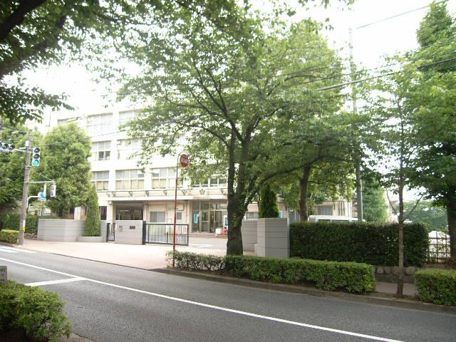 Junior high school. 670m to Oizumi Junior High School
