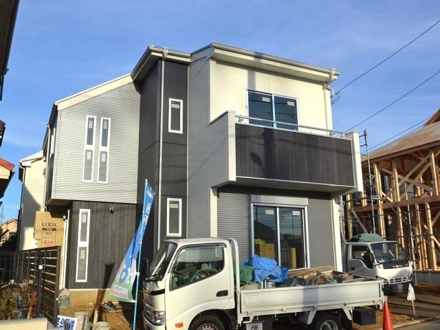 Local photos, including front road. 1 Building is facing the southwest road. (December 2013) Shooting