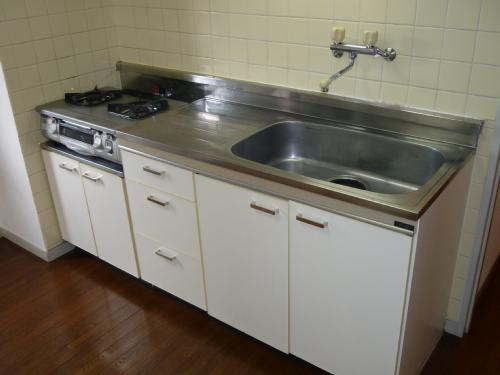 Kitchen. Two-necked gas stove corresponding Kitchen.