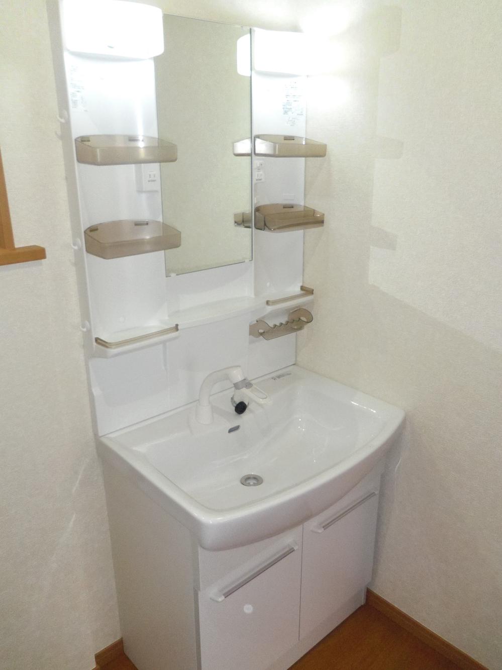 Wash basin, toilet. Indoor (12 May 2013) Shooting