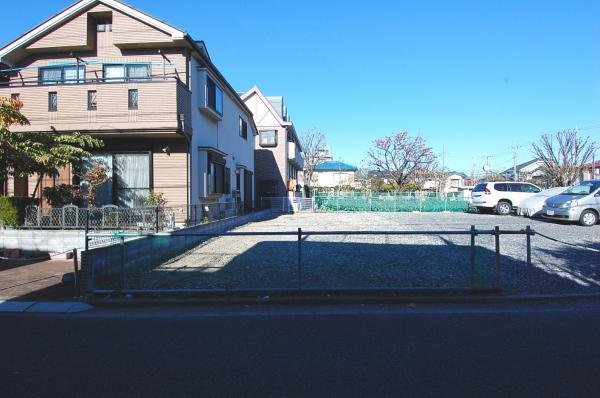 Local land photo. Bright south road