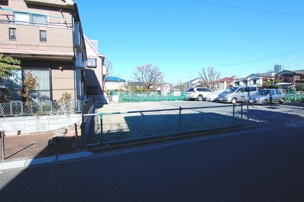 Local photos, including front road. Convenient station 8 minutes walk