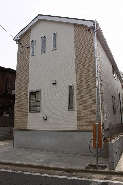 Local appearance photo. Local (10 May 2013) Shooting