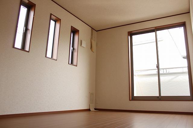 Non-living room. Indoor (10 May 2013) Shooting