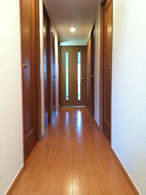 Entrance. Seller construction case